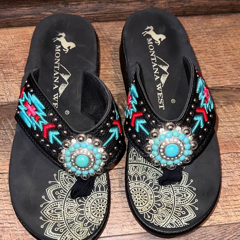 Montana West Black Sandals with Turquoise and Red Embroidery Sz 7